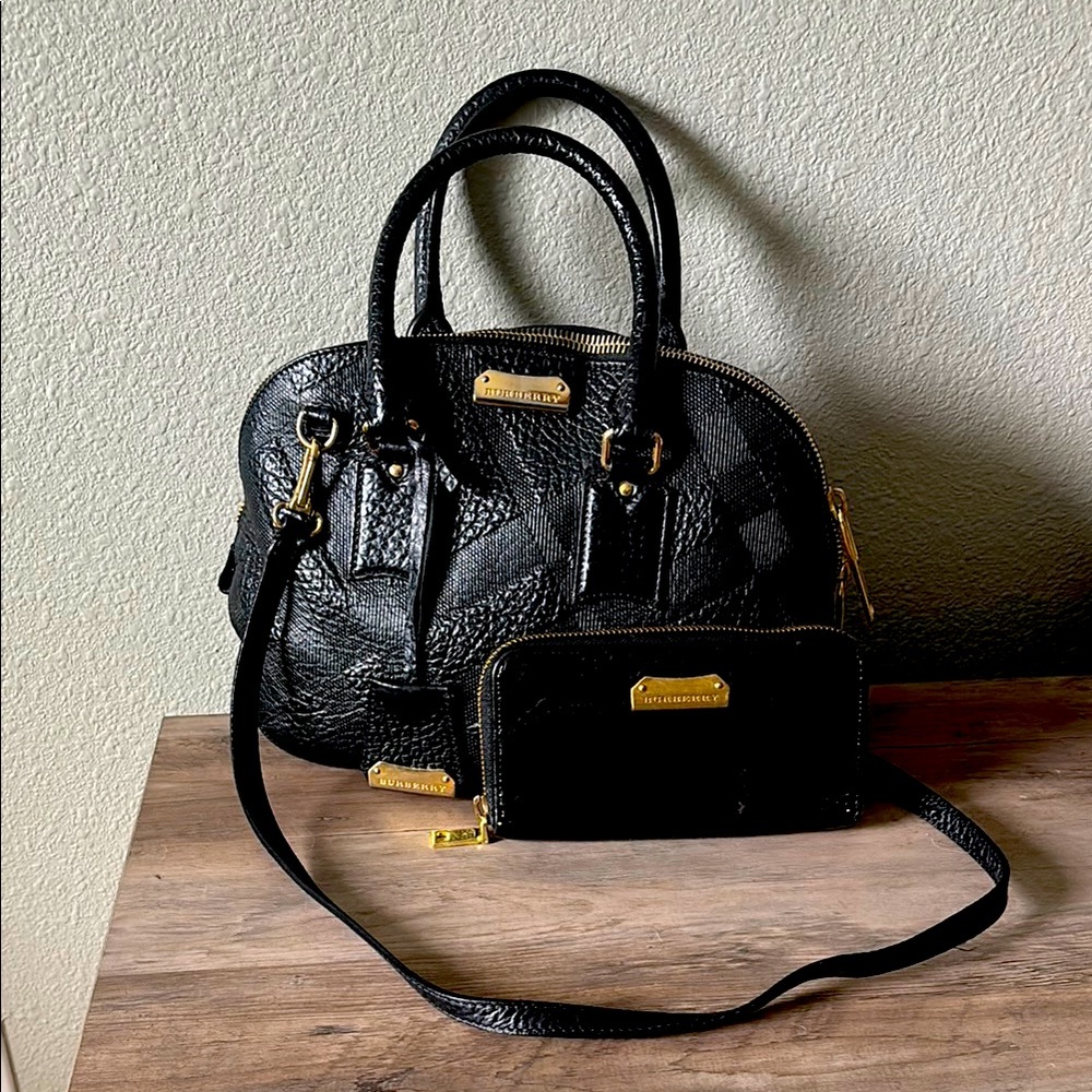 BURBERRY Heritage Grain Check Embossed Small Orchard Bowling and Bag Wallet Set